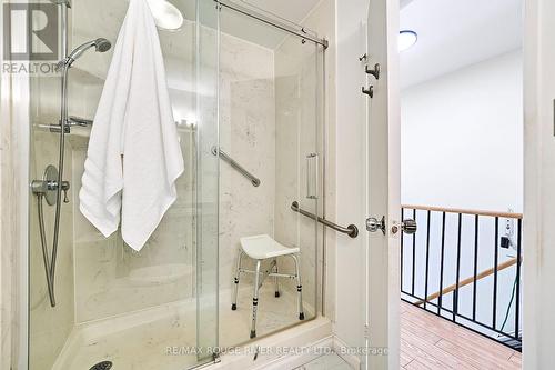 401 - 337 Simcoe Street, Oshawa (O'Neill), ON - Indoor Photo Showing Bathroom