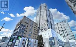 1617 - 8 HILLCREST AVENUE  Toronto, ON M2N 6Y6