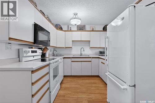 13 1128 Mckercher Drive, Saskatoon, SK - Indoor Photo Showing Kitchen With Double Sink