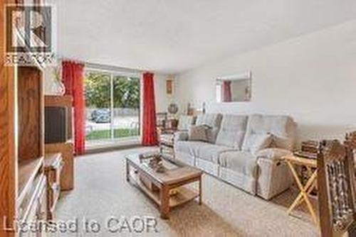 150 Park Avenue E Unit# 104, Chatham, ON - Indoor Photo Showing Living Room