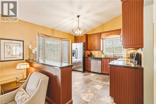 577 Tomahawk Crescent, Ancaster, ON - Indoor Photo Showing Kitchen
