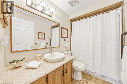 577 Tomahawk Crescent, Ancaster, ON - Indoor Photo Showing Bathroom