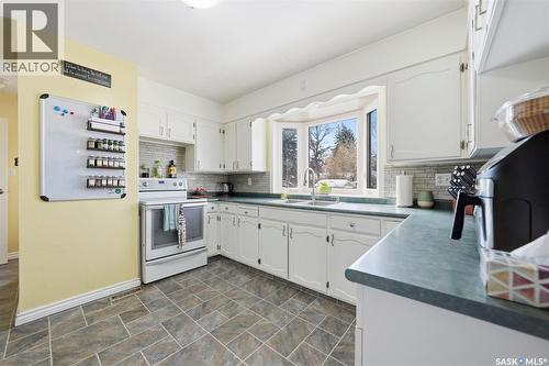 2349 Easthill, Saskatoon, SK - Indoor Photo Showing Kitchen With Double Sink