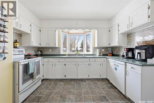 2349 Easthill, Saskatoon, SK - Indoor Photo Showing Kitchen