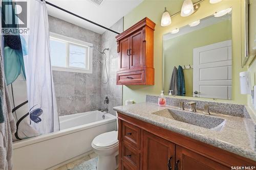 2349 Easthill, Saskatoon, SK - Indoor Photo Showing Bathroom