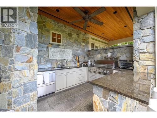 602 Falcon Point Way, Vernon, BC - Indoor Photo Showing Kitchen