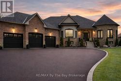 37 WALNUT DRIVE Wasaga Beach, ON L9Z 0A8