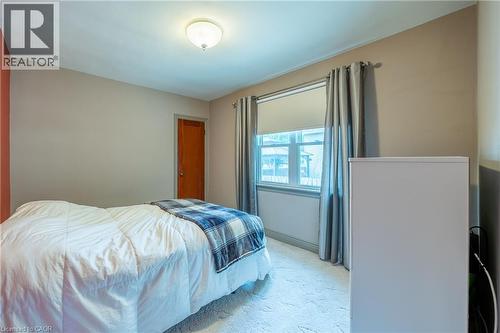 290 East 14Th Street, Hamilton, ON - Indoor Photo Showing Bedroom