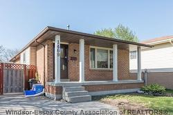 1469 AZALIA Crescent  Windsor, ON N8W 5C4