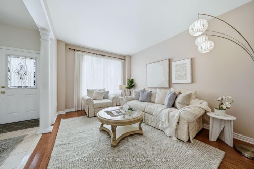 192 Williamson Drive E, Ajax, ON - Indoor Photo Showing Living Room