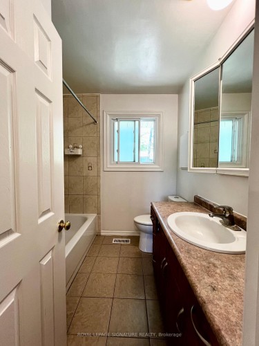 194 Cedarbrae Avenue, Waterloo, ON - Indoor Photo Showing Bathroom