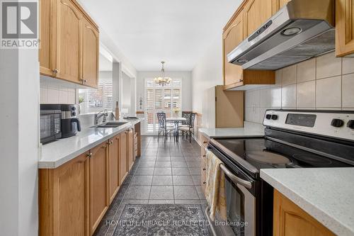 967 Ledbury Crescent, Mississauga, ON - Indoor Photo Showing Kitchen With Double Sink