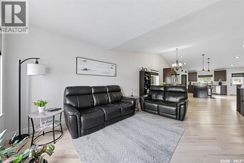 101 6Th Avenue W, Watrous, SK - Indoor Photo Showing Living Room