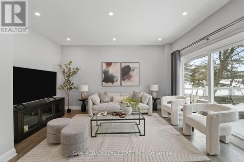 4235 Pheasant Run, Mississauga, ON - Indoor Photo Showing Living Room