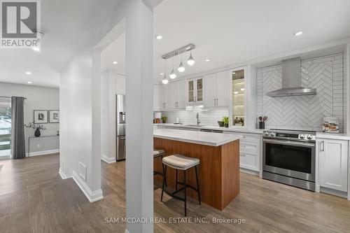 4235 Pheasant Run, Mississauga, ON - Indoor Photo Showing Kitchen With Upgraded Kitchen