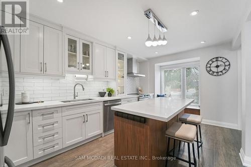 4235 Pheasant Run, Mississauga, ON - Indoor Photo Showing Kitchen With Upgraded Kitchen