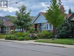 18 FAIRSIDE AVENUE  Toronto, ON M4C 3G9