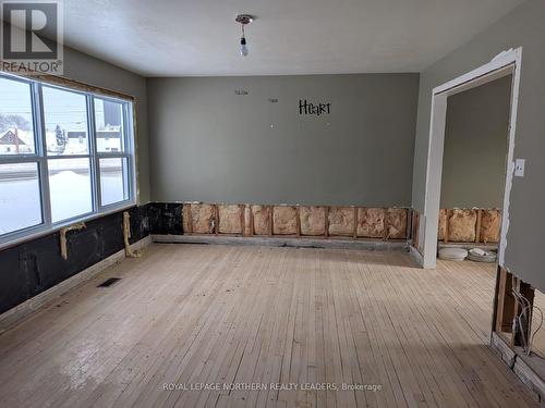 Residence Building - 5 Sixth St W, Smooth Rock Falls (Srf), ON 