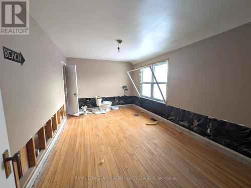 Residence Building - 5 Sixth St W, Smooth Rock Falls (Srf), ON 