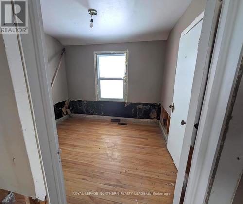 Residence Building - 5 Sixth St W, Smooth Rock Falls (Srf), ON 