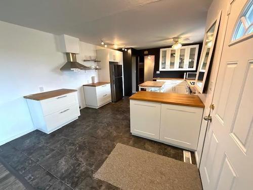 14 Queen Elizabeth Avenue, Erickson, MB - Indoor Photo Showing Kitchen