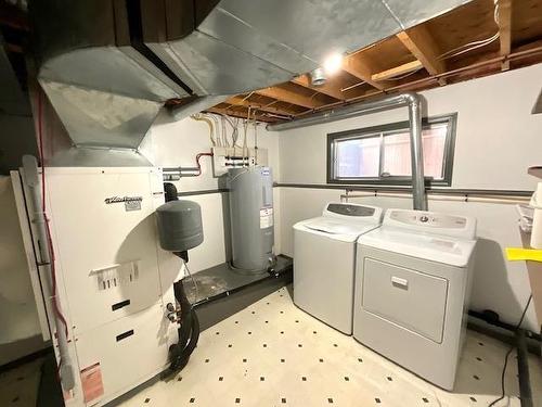 14 Queen Elizabeth Avenue, Erickson, MB - Indoor Photo Showing Laundry Room