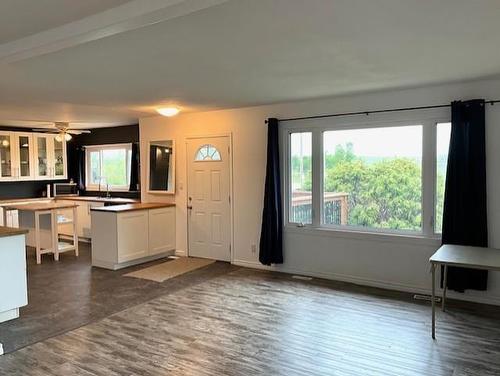 14 Queen Elizabeth Avenue, Erickson, MB - Indoor Photo Showing Other Room