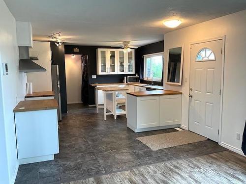 14 Queen Elizabeth Avenue, Erickson, MB - Indoor Photo Showing Other Room