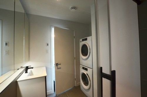 Bathroom - 1902-1160 Rue Mackay, Montréal (Ville-Marie), QC - Indoor Photo Showing Laundry Room