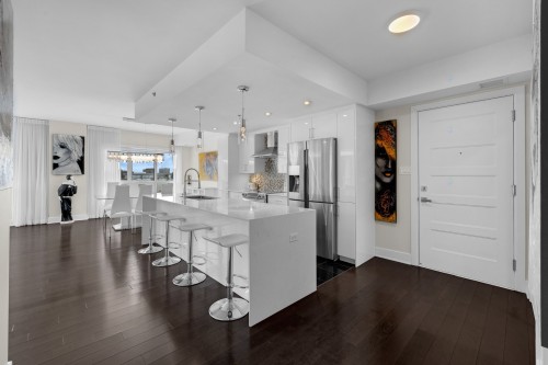Salon - 501-359 Boul. Brunswick, Pointe-Claire, QC - Indoor