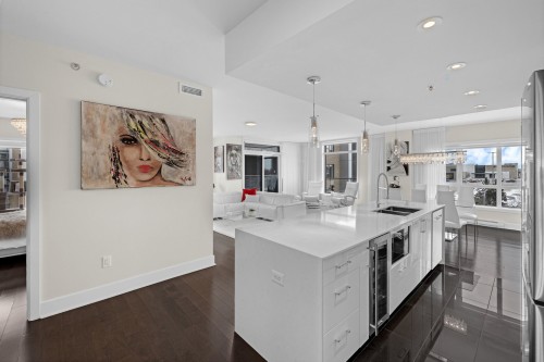 Cuisine - 501-359 Boul. Brunswick, Pointe-Claire, QC - Indoor Photo Showing Kitchen With Upgraded Kitchen