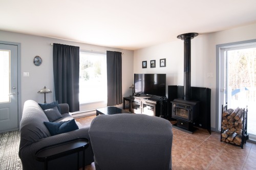 Salon - 29 Route 287, Mont-Carmel, QC - Indoor Photo Showing Living Room