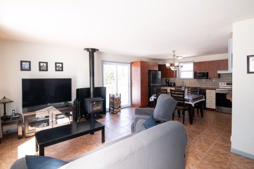 Salon - 29 Route 287, Mont-Carmel, QC - Indoor Photo Showing Living Room