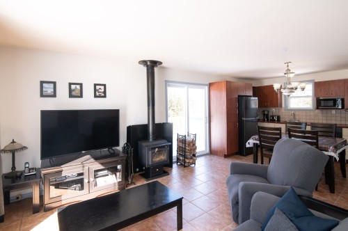 Salon - 29 Route 287, Mont-Carmel, QC - Indoor Photo Showing Living Room