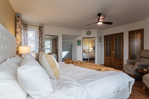 Chambre à coucher principale - 8940 Boul. Marie-Victorin, Brossard, QC - Indoor Photo Showing Bedroom