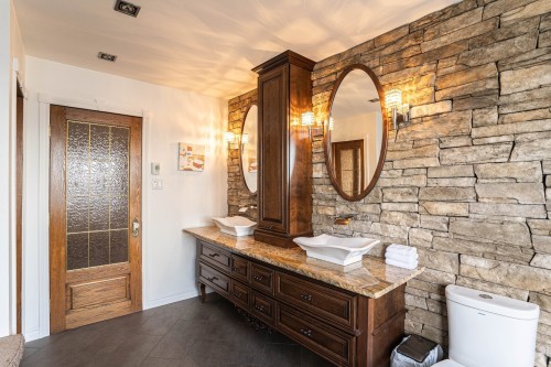 Salle de bains - 8940 Boul. Marie-Victorin, Brossard, QC - Indoor Photo Showing Bathroom