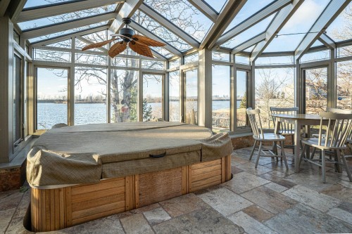 Solarium/Verrière - 8940 Boul. Marie-Victorin, Brossard, QC - Indoor Photo Showing Dining Room