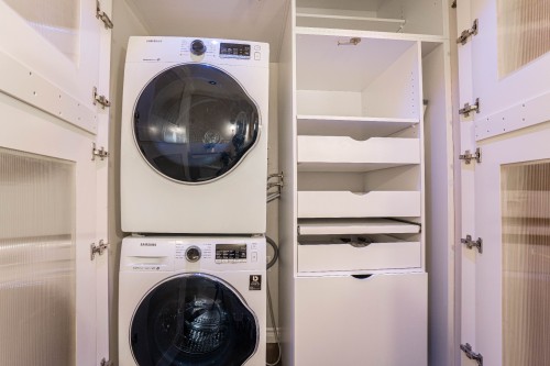 Salle de lavage - 8940 Boul. Marie-Victorin, Brossard, QC - Indoor Photo Showing Laundry Room