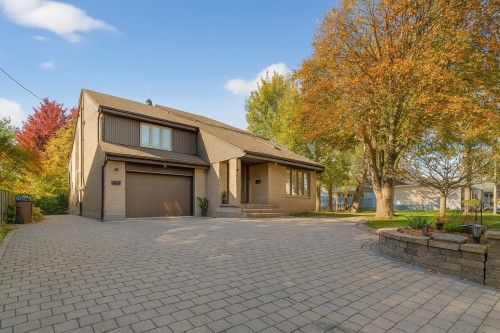 Façade - 8940 Boul. Marie-Victorin, Brossard, QC - Outdoor