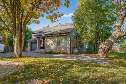 Façade - 8940 Boul. Marie-Victorin, Brossard, QC - Outdoor