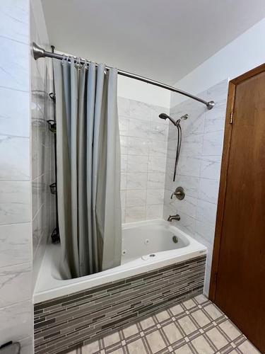 42 Hannah Street, Emo, ON - Indoor Photo Showing Bathroom