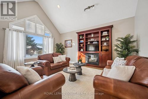 44 Crane Crescent, Woolwich, ON - Indoor Photo Showing Living Room