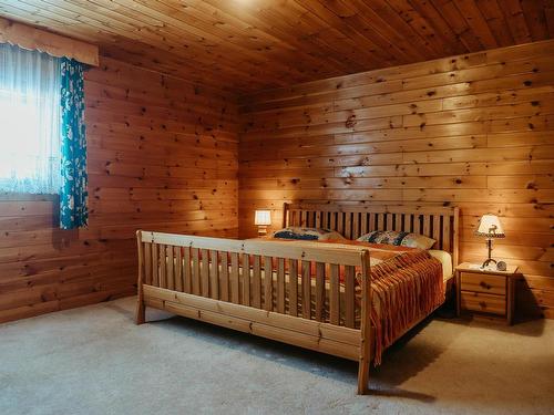996 Redditt Road, Kenora, ON - Indoor Photo Showing Bedroom
