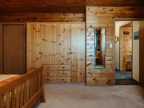 996 Redditt Road, Kenora, ON - Indoor Photo Showing Other Room