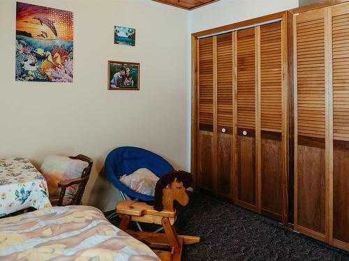 996 Redditt Road, Kenora, ON - Indoor Photo Showing Bedroom