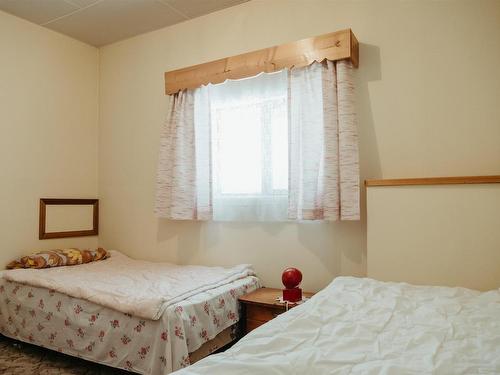 996 Redditt Road, Kenora, ON - Indoor Photo Showing Bedroom