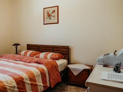 996 Redditt Road, Kenora, ON - Indoor Photo Showing Bedroom