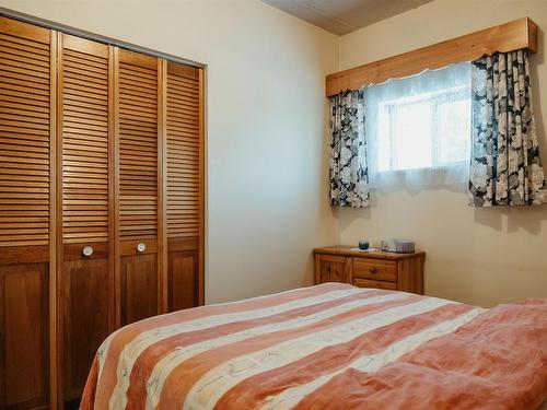 996 Redditt Road, Kenora, ON - Indoor Photo Showing Bedroom