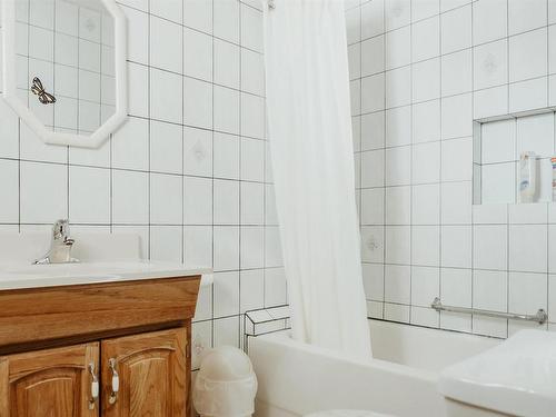 996 Redditt Road, Kenora, ON - Indoor Photo Showing Bathroom