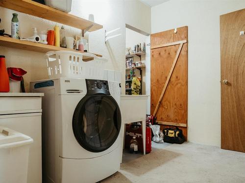 996 Redditt Road, Kenora, ON - Indoor Photo Showing Laundry Room
